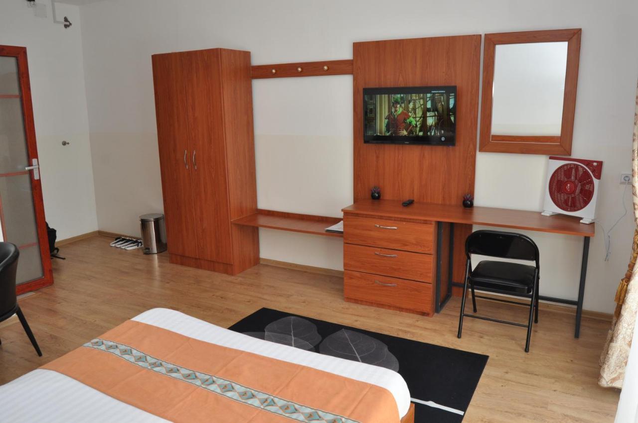 Hotel Sky Blue Mada Alasora Bagian luar foto
