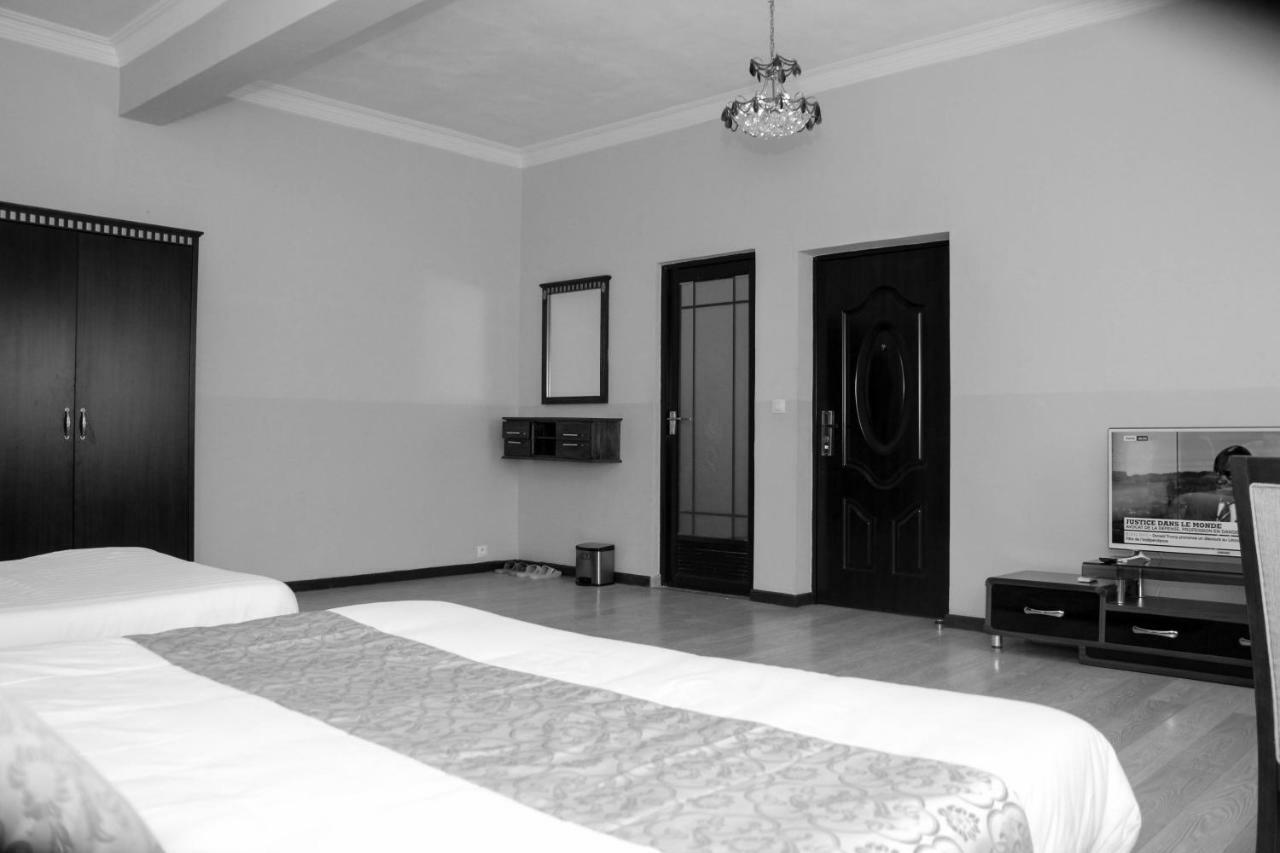 Hotel Sky Blue Mada Alasora Bagian luar foto